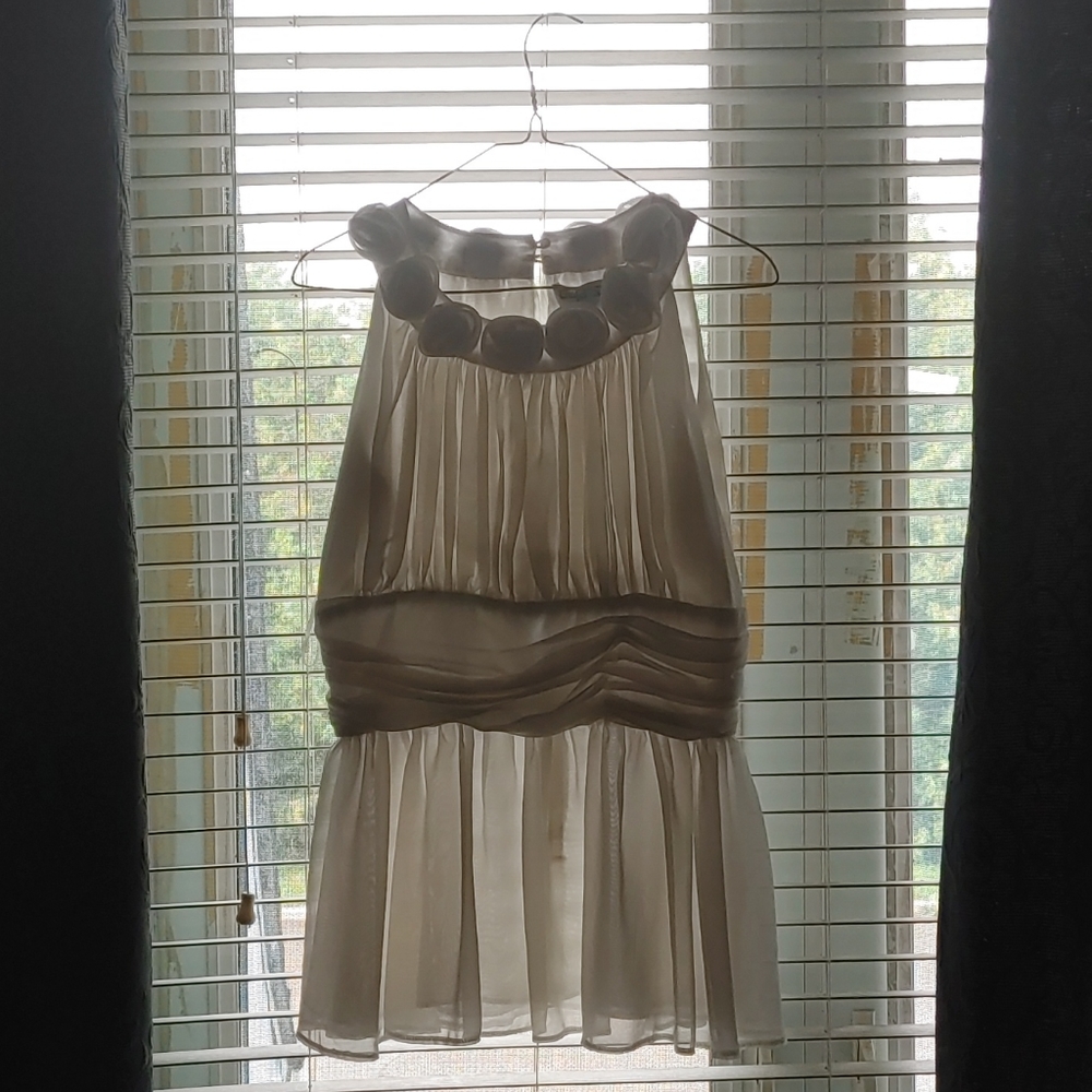 Size M White pretty flower top